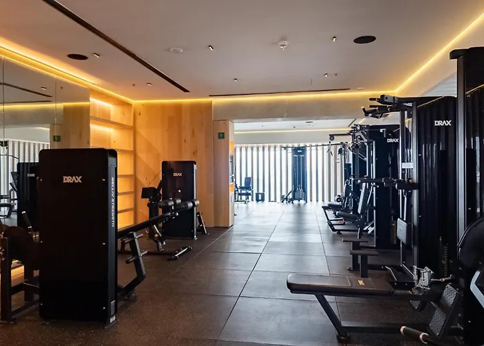 Master At Tower With Rooftop Pool, Gym And Skyline Views *