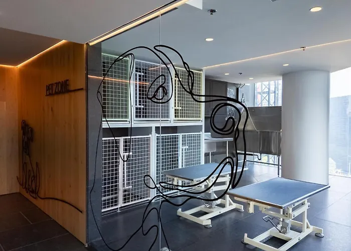 Master At Tower With Rooftop Pool, Gym And Skyline Views *