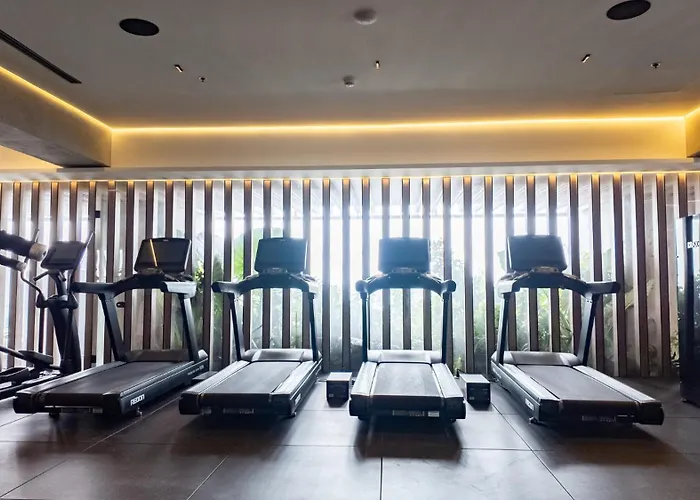 Master At Tower With Rooftop Pool, Gym And Skyline Views *