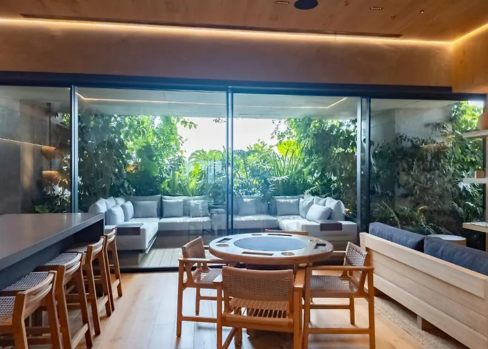 Apartment Master At Tower With Rooftop Pool, Gym And Skyline Views