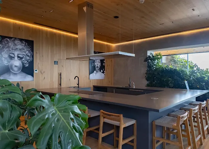 Master At Tower With Rooftop Pool, Gym And Skyline Views *